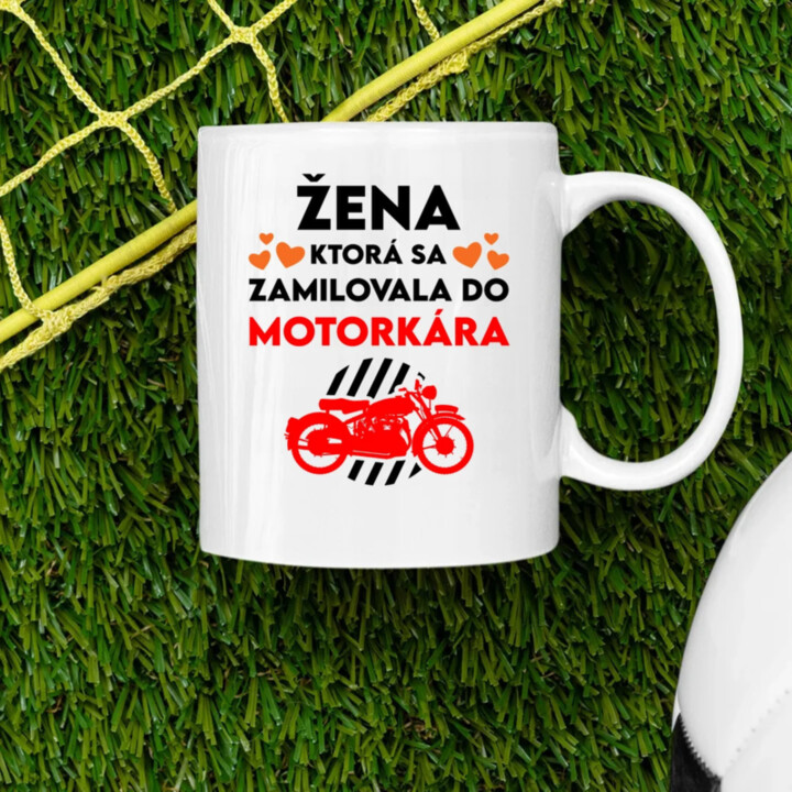 Žena, ktorá sa zamilovala do  motorkára - keramický hrnček s potlačou