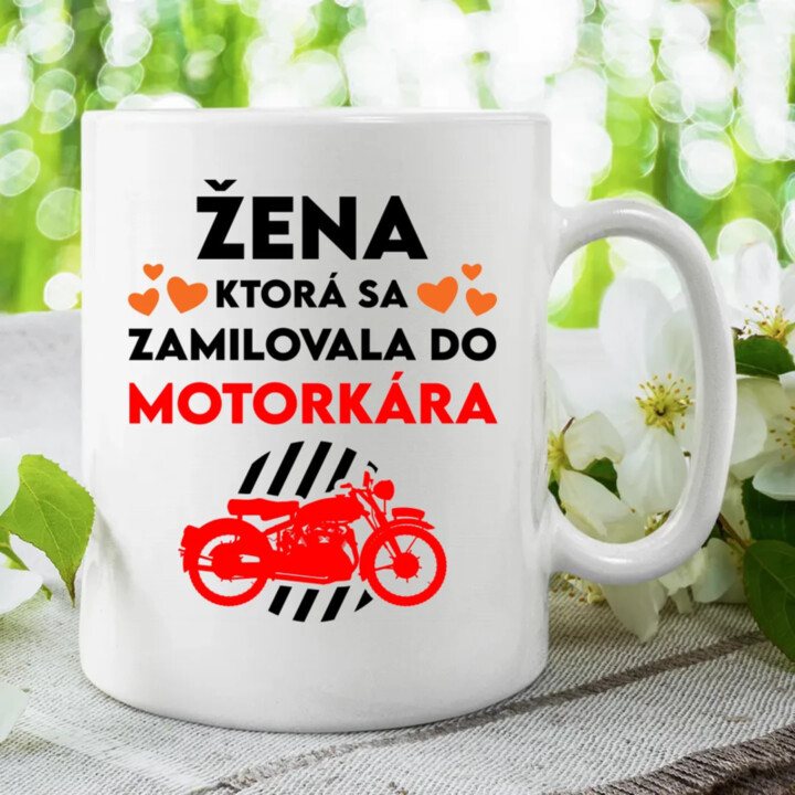 Žena, ktorá sa zamilovala do  motorkára - keramický hrnček s potlačou