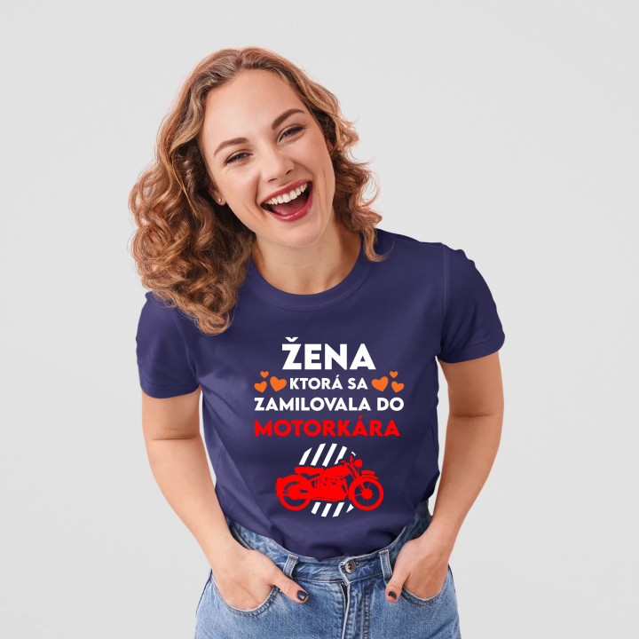 Žena, ktorá sa zamilovala do  motorkára - dámske tričko s potlačou