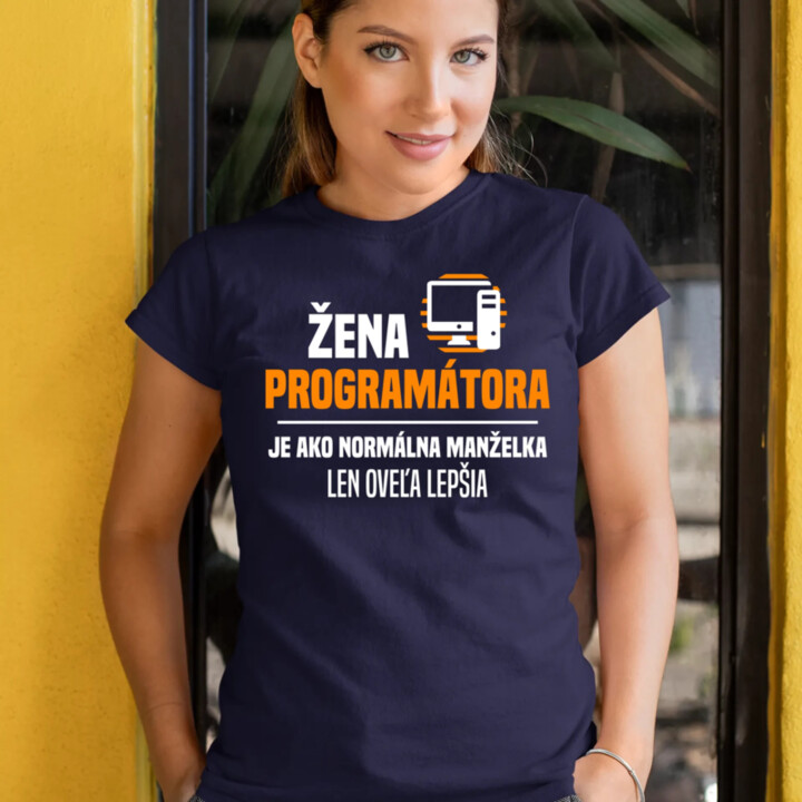 Žena programátora  je ako normálna manželka - dámske tričko s potlačou