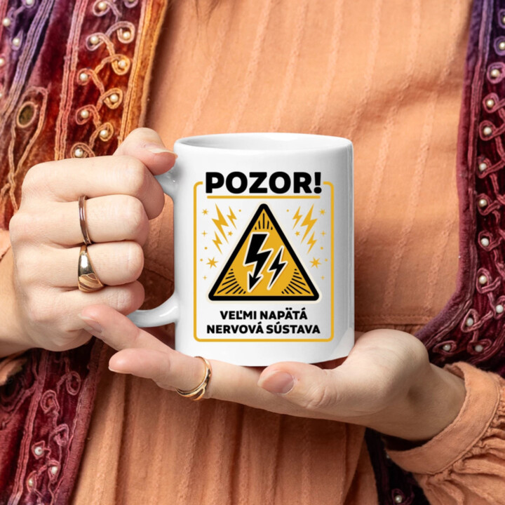 Pozor! Veľmi napätá nervová sústava - keramický hrnček s potlačou