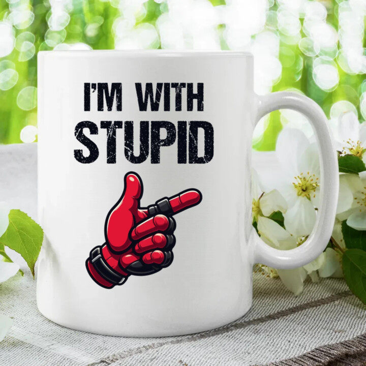 I'm with stupid - keramický hrnček s potlačou
