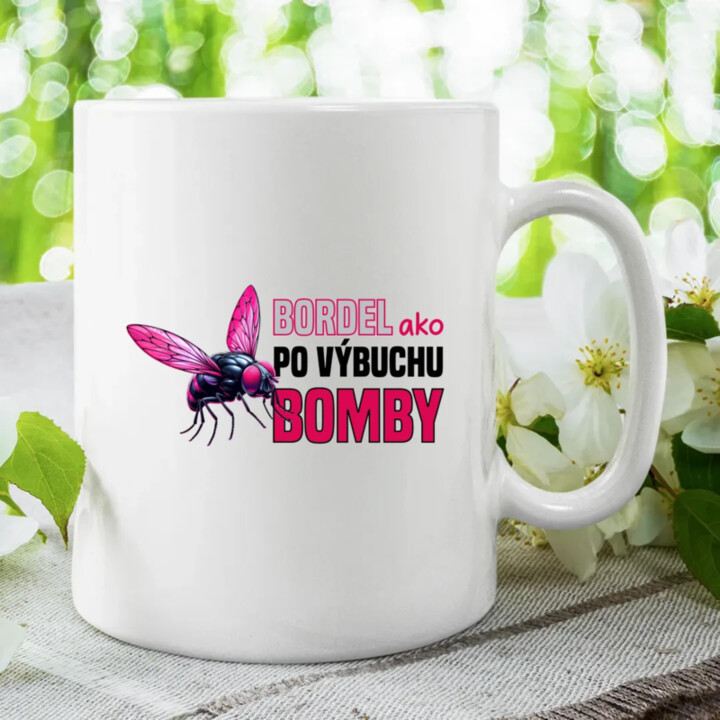 Bordel, ako po výbuchu bomby - keramický hrnček s potlačou