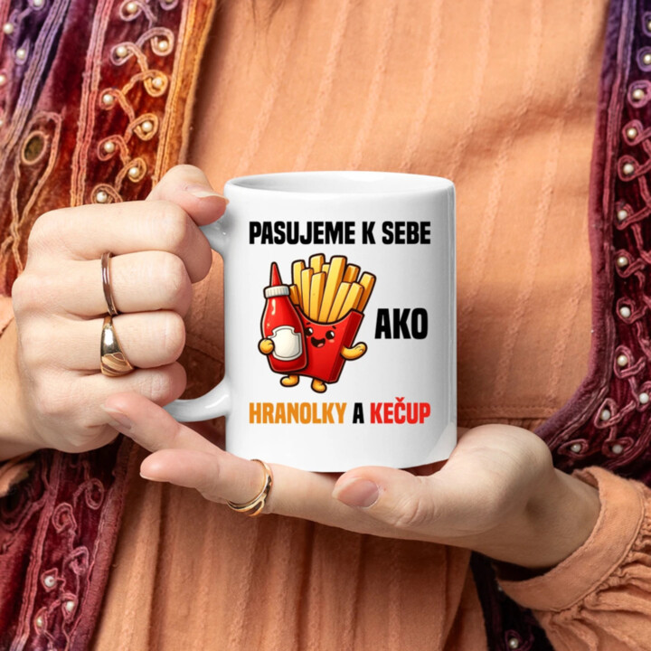 Pasujeme k sebe ako hranolky a kečup - keramický hrnček s potlačou