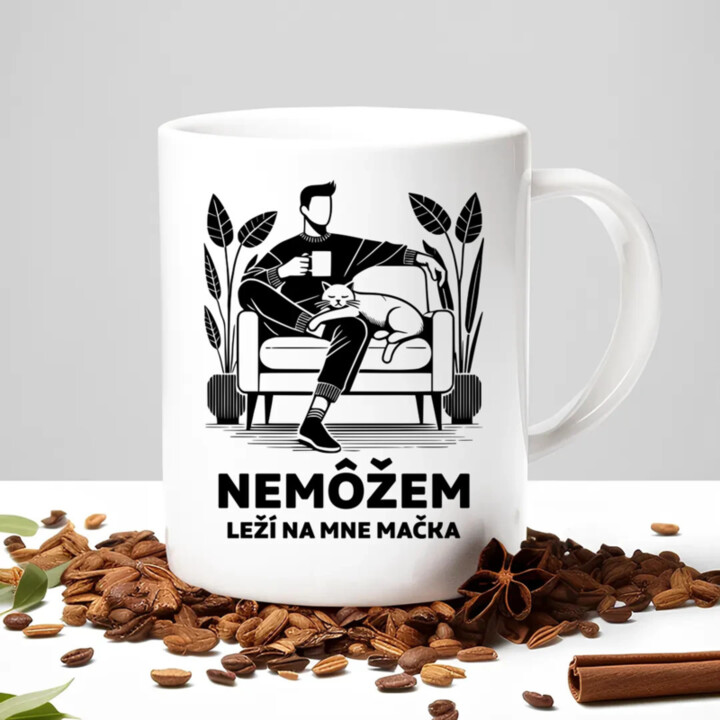 Nemôžem, leží na mne mačka - keramický hrnček s potlačou