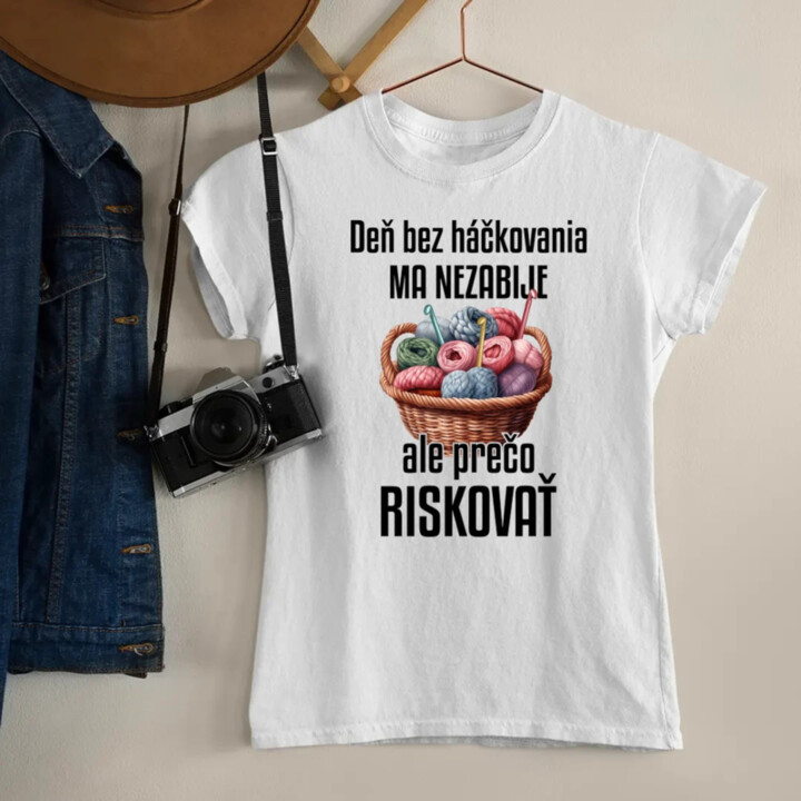 Deň bez háčkovania ma nezabije - dámske tričko s potlačou