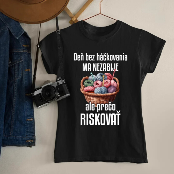 Deň bez háčkovania ma nezabije - dámske tričko s potlačou