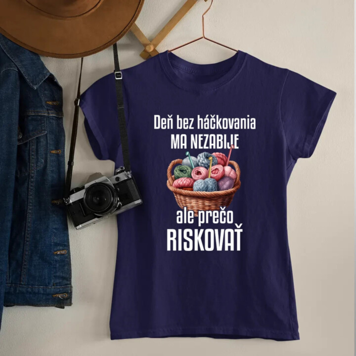 Deň bez háčkovania ma nezabije - dámske tričko s potlačou