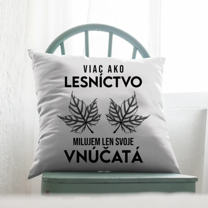 Viac ako lesníctvo milujem len svoje vnúčatá  - vankúš s potlačou