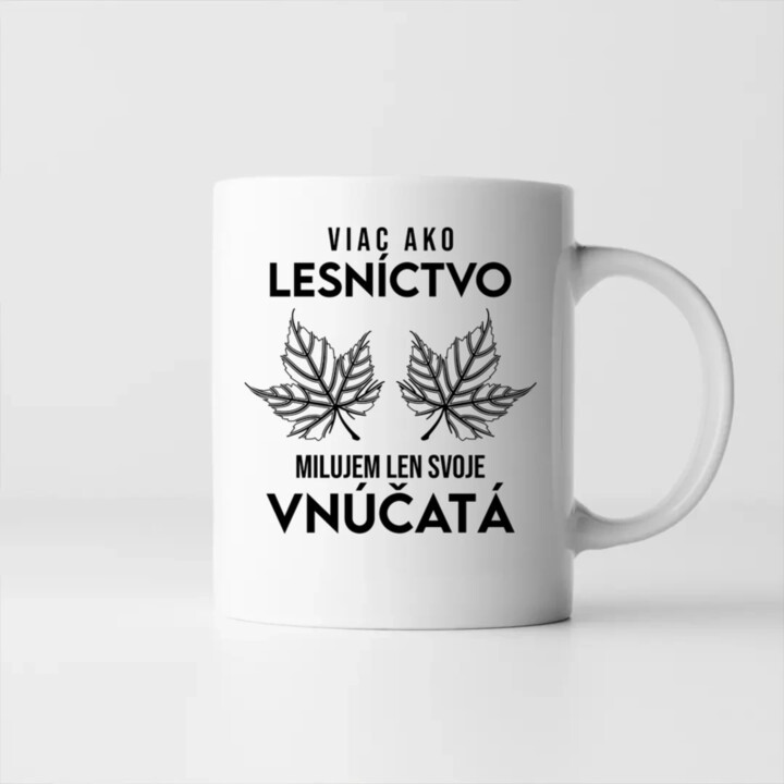 Viac ako lesníctvo milujem len svoje vnúčatá  - keramický hrnček s potlačou