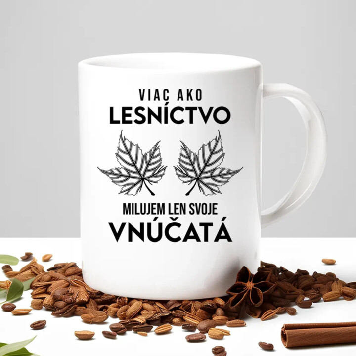 Viac ako lesníctvo milujem len svoje vnúčatá  - keramický hrnček s potlačou
