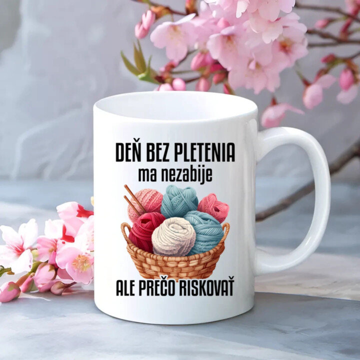 Deň bez pletenia ma nezabije, ale prečo riskovať - keramický hrnček s potlačou