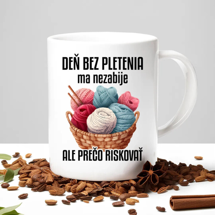 Deň bez pletenia ma nezabije, ale prečo riskovať - keramický hrnček s potlačou