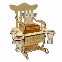 Húpačka dedka (meno) - hojdacie kreslo s panákmi - karafa s gravírovaním - personalizovaný produkt