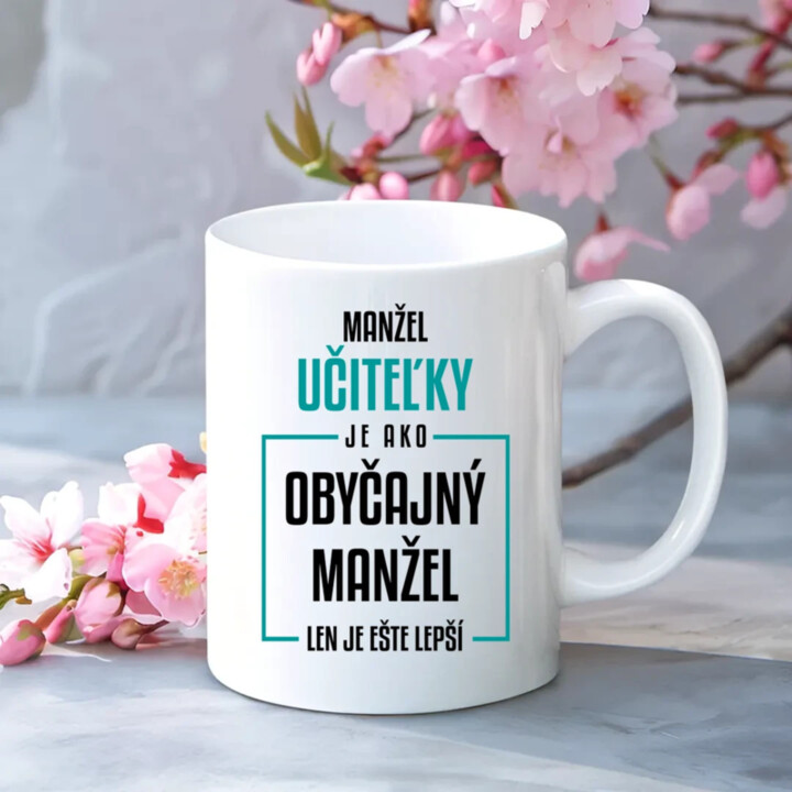 Manžel učiteľky je ako obyčajný manžel - keramický hrnček s potlačou