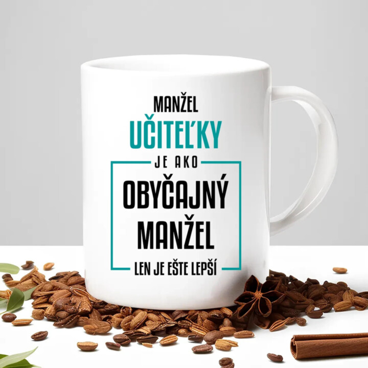 Manžel učiteľky je ako obyčajný manžel - keramický hrnček s potlačou