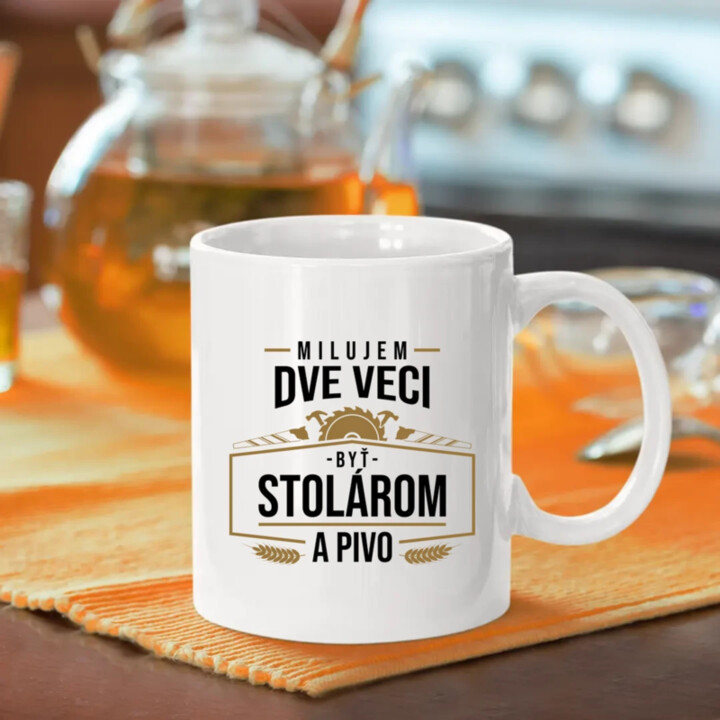 Milujem dve veci - byť stolárom a pivo - keramický hrnček s potlačou