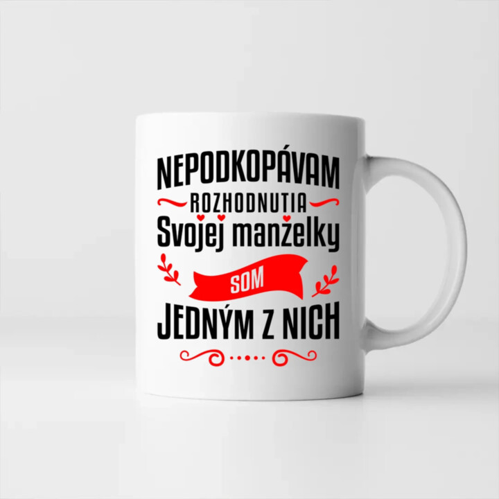 Nepodkopávam rozhodnutia svojej manželky - keramický hrnček s potlačou