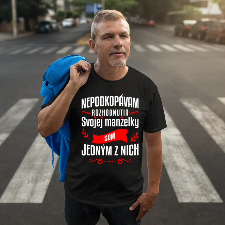 Nepodkopávam rozhodnutia svojej manželky - pánske tričko s potlačou