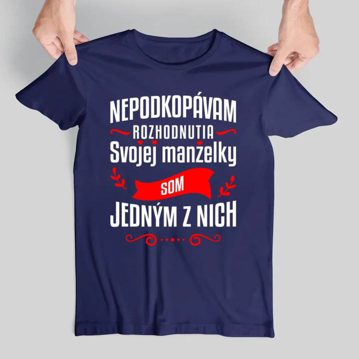 Nepodkopávam rozhodnutia svojej manželky - pánske tričko s potlačou