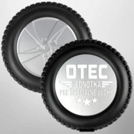 Otec - jednotka pre špeciálne úlohy - nástroje v kufríku v tvare automobilového kolesa s gravírovaním