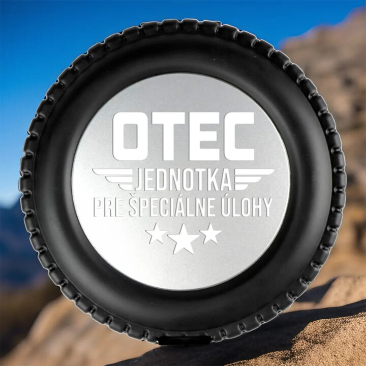 Otec - jednotka pre špeciálne úlohy - nástroje v kufríku v tvare automobilového kolesa s gravírovaním