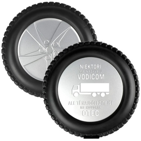 Niektorí ma nazývajú vodičom - otec - nástroje v kufríku v tvare automobilového kolesa s gravírovaním