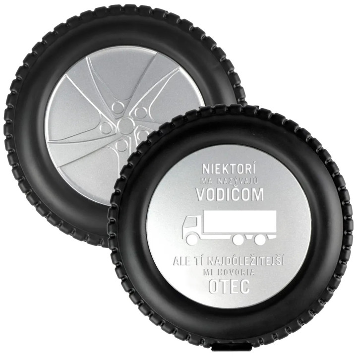 Niektorí ma nazývajú vodičom - otec - nástroje v kufríku v tvare automobilového kolesa s gravírovaním