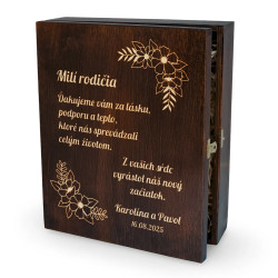 Milí rodičia, ďakujeme vám za lásku – krabica na víno s gravírovanými pohármi - personalizovaný produkt