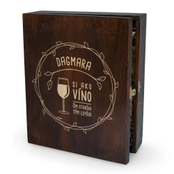Si ako víno – čím staršia, tým lepšia – krabica na víno s gravírovanými pohármi - personalizovaný produkt