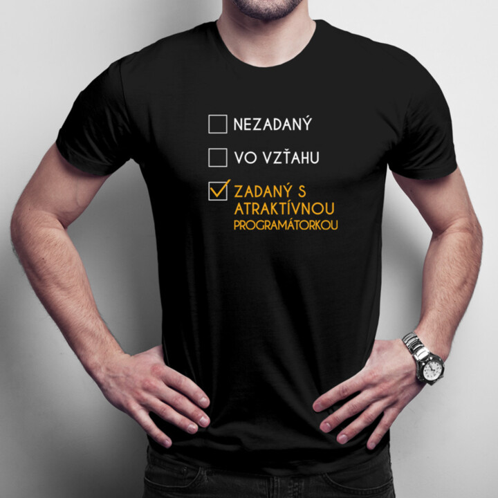 Zadaný s atraktívnou programátorkou - pánske tričko s potlačou
