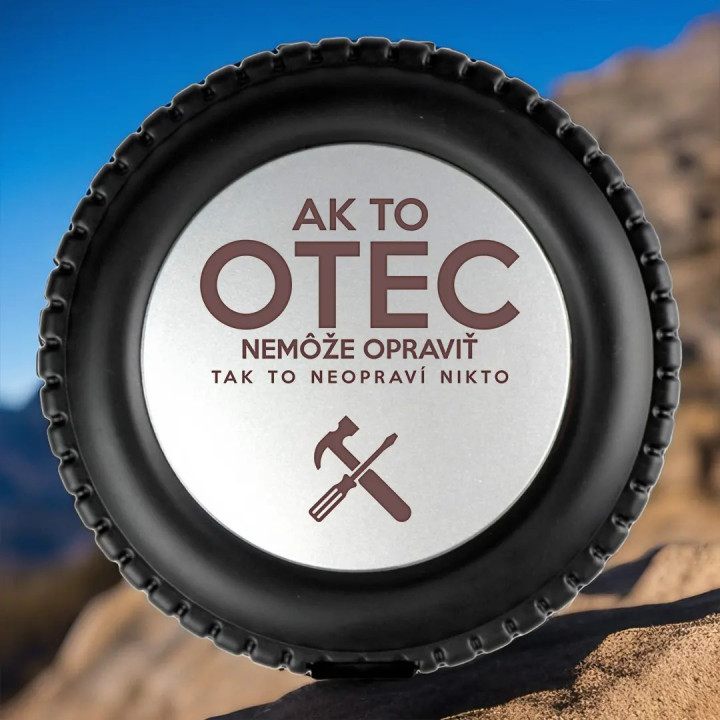 Ak to otec nemôže opraviť, tak to neopraví nikto - nástroje v kufríku v tvare automobilového kolesa s gravírovaním