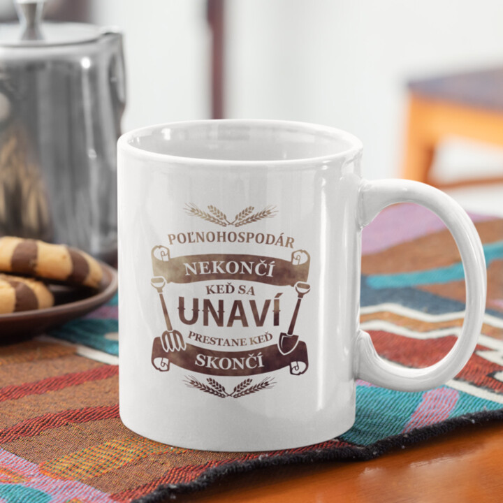Poľnohospodár nekončí, keď sa unaví - keramický hrnček s potlačou
