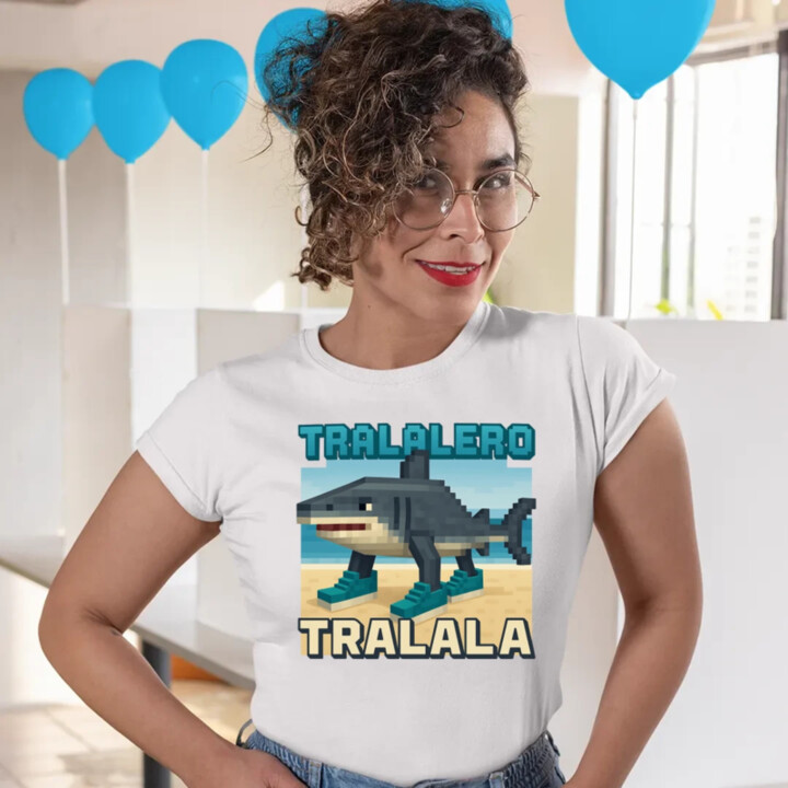 Tralalero Tralala - Italian Brainrot pre fanúšikov Minecraftu - dámske tričko s potlačou