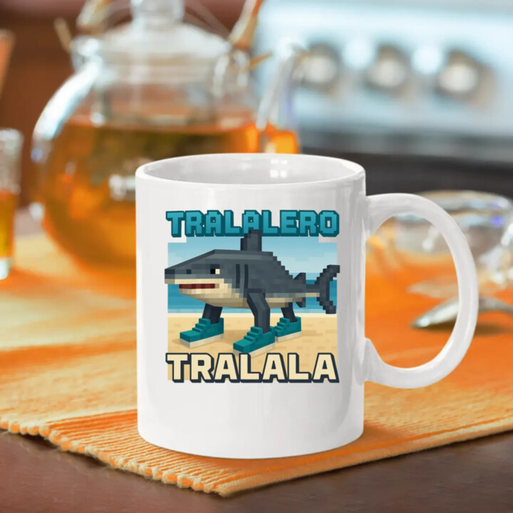 Tralalero Tralala - Italian Brainrot pre fanúšikov Minecraftu - keramický hrnček s potlačou