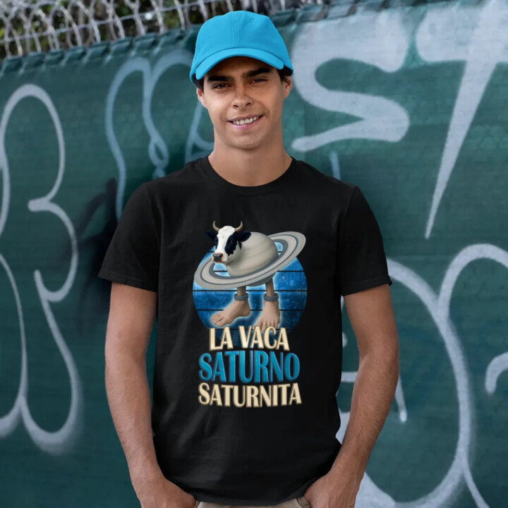 La Vaca Saturno Saturnita - Italian brainrot - krava Saturn - pánske tričko s potlačou