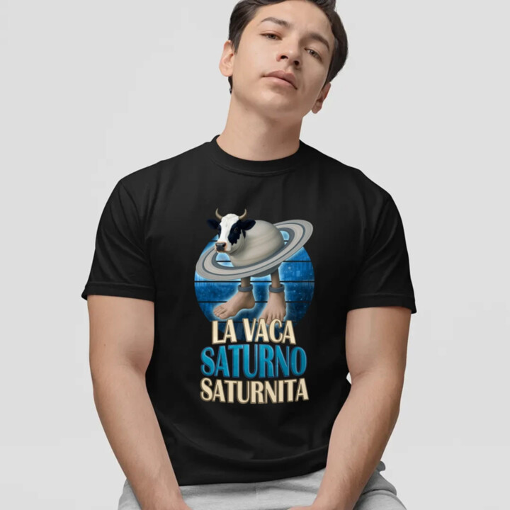 La Vaca Saturno Saturnita - Italian brainrot - krava Saturn - pánske tričko s potlačou