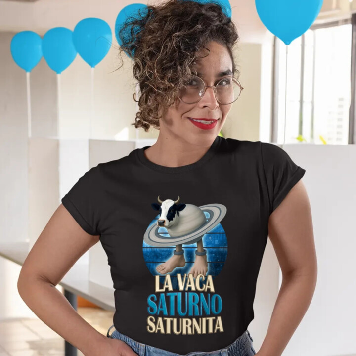La Vaca Saturno Saturnita - Italian brainrot - krava Saturn - dámske tričko s potlačou