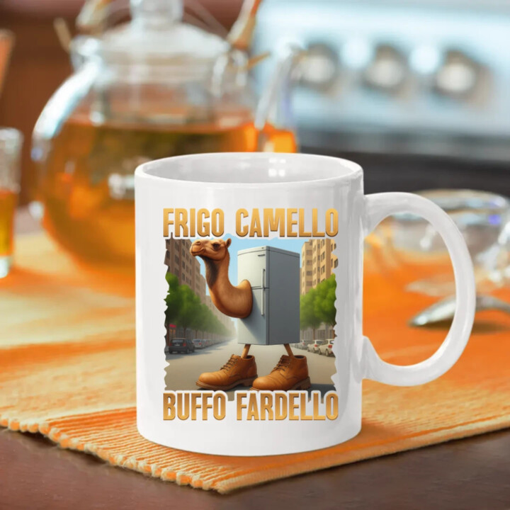 Frigo Camello Buffo Fardello - Italian Brainrot - ťava chladnička - keramický hrnček s potlačou