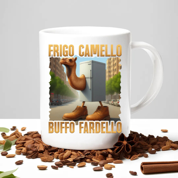 Frigo Camello Buffo Fardello - Italian Brainrot - ťava chladnička - keramický hrnček s potlačou