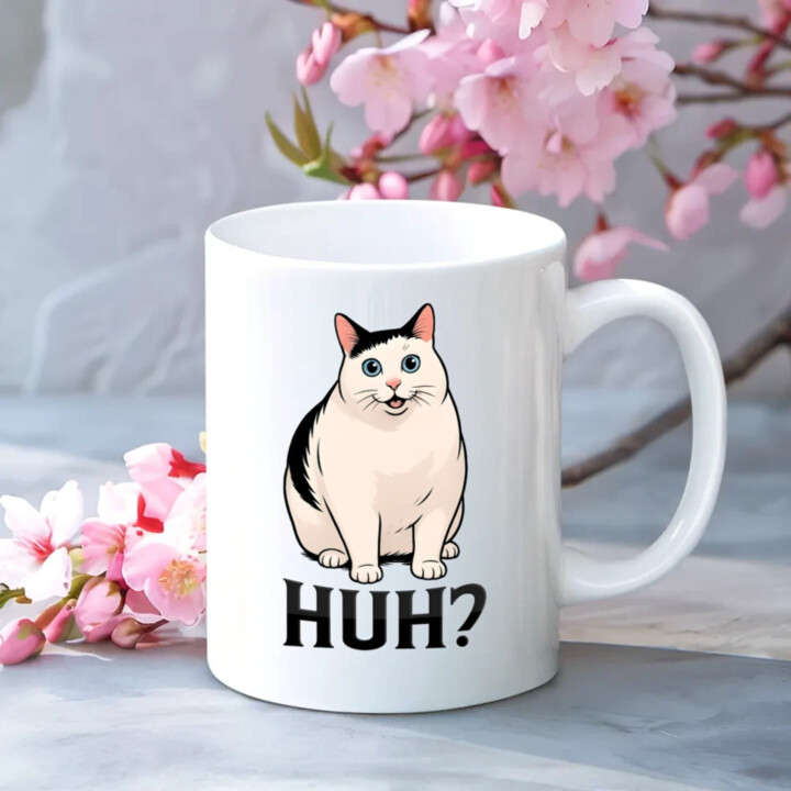 Huh? - biela mačka - keramický hrnček s potlačou
