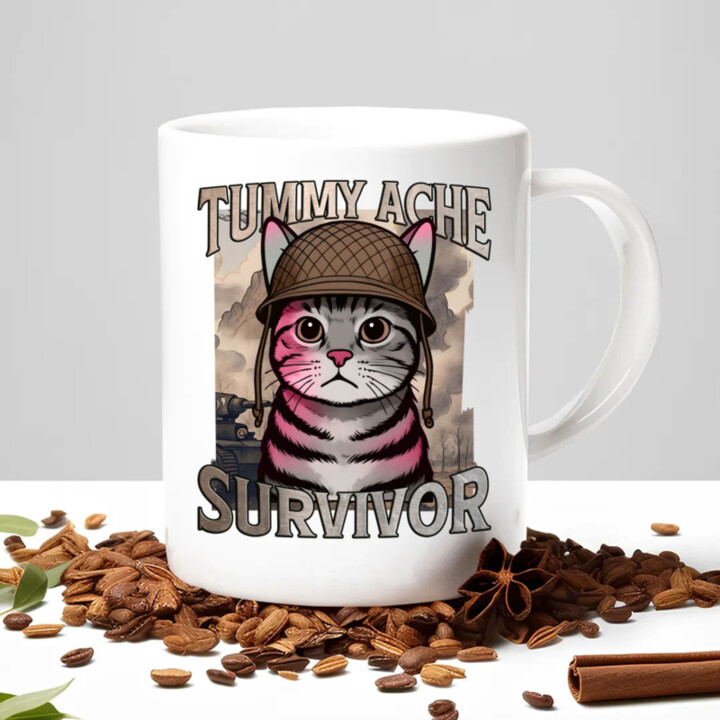 Tummy ache survivor - mačací vojak - keramický hrnček s potlačou