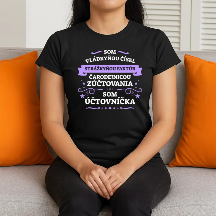 Som vládkyňou čísel, strážkyňou faktúr - som účtovníčka - dámske tričko s potlačou