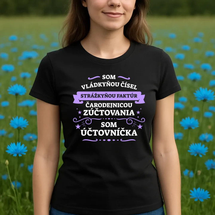 Som vládkyňou čísel, strážkyňou faktúr - som účtovníčka - dámske tričko s potlačou
