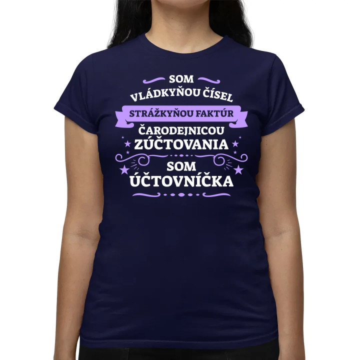 Som vládkyňou čísel, strážkyňou faktúr - som účtovníčka - dámske tričko s potlačou