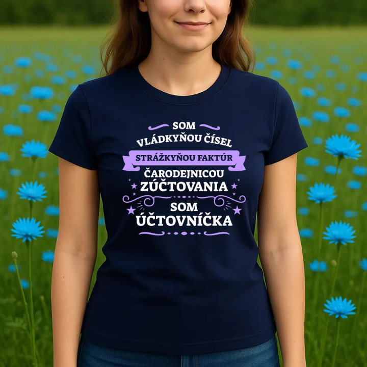 Som vládkyňou čísel, strážkyňou faktúr - som účtovníčka - dámske tričko s potlačou