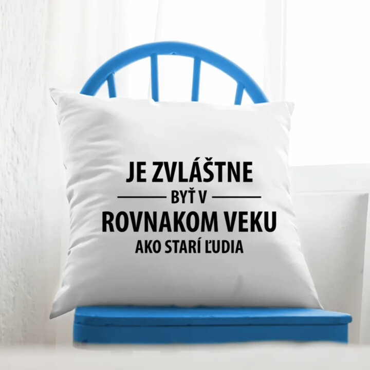 Je zvláštne byť v rovnakom veku ako starí ľudia - vankúš s potlačou