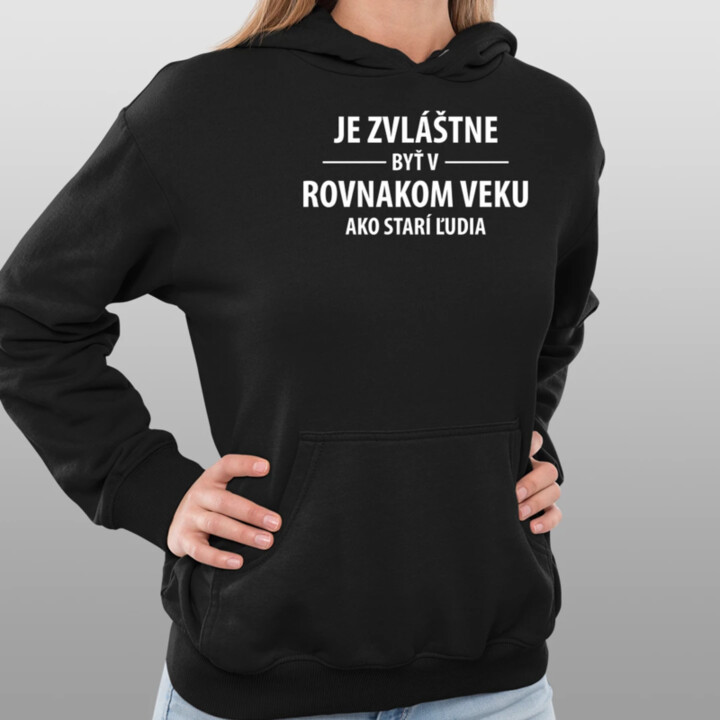 Je zvláštne byť v rovnakom veku ako starí ľudia  - dámska mikina s potlačou