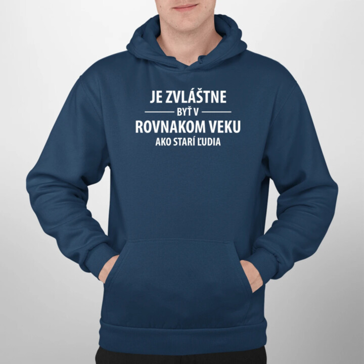 Je zvláštne byť v rovnakom veku ako starí ľudia  - pánska mikina s potlačou