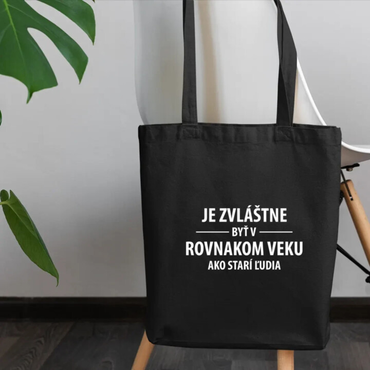 Je zvláštne byť v rovnakom veku ako starí ľudia - taška s potlačou